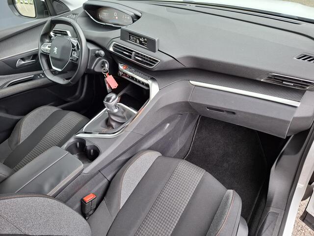 Peugeot 3008 1.2 PureTech Access VIRTUAL COCKPIT LED CRUISE AIRCO TREKHAAK