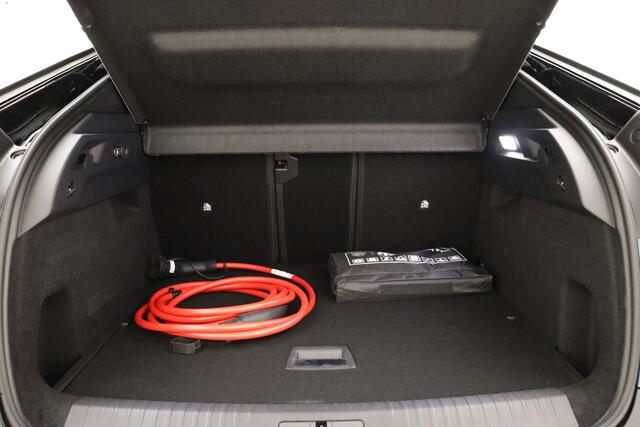 Peugeot 3008 e-3008 GT Avantage 210 73 kWh | Navigatie | Apple Carplay/Android Auto | 360° Camera | Voorstoelen elektrisch en verwarmd | Achterbank verwarmd | Cruise adaptief