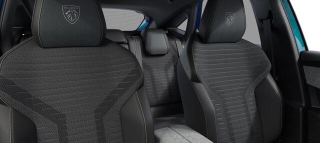 Peugeot 3008 e-3008 GT Avantage 73 kWh LAGE BIJTELLING! - GRATIS WALLBOX - PANORAMADAK