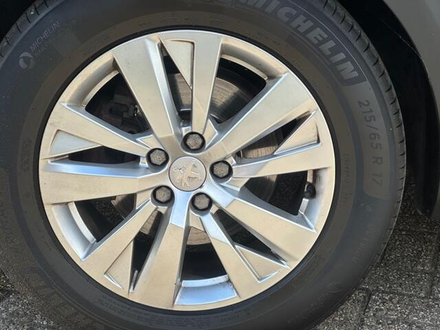 Peugeot 3008 1.2 PURET AGC ALLURE