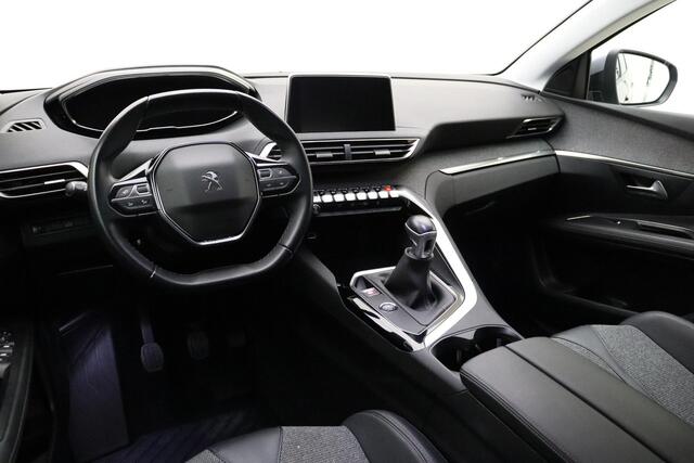 Peugeot 3008 1.2 PureTech Blue Lease Premium | Trekhaak | Elektrische kofferbak | Navigatie | Climate Control | Cruise Control | Parkeercamera/-sensoren | Keyless Enty/Start | Draadloze telefoonlader |