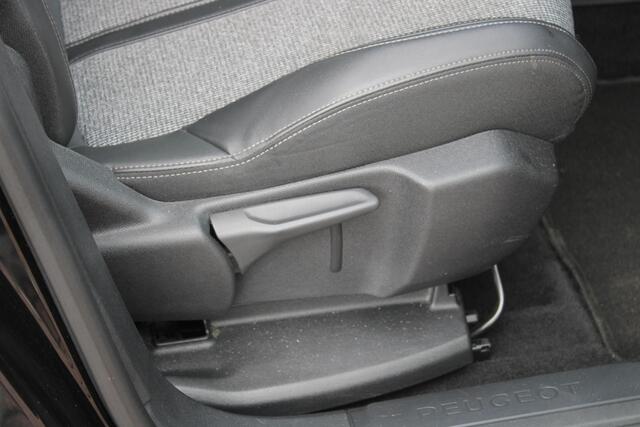 Peugeot 3008 1.2 PureTech Allure Pack TREKHAAK AFNEEMBAAR - ELEKTRISCHE ACHTERKLEP - 19 INCH''