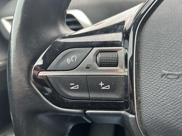 Peugeot 3008 1.2 PureTech Allure // LED // NAVI + CARPLAY // PANO/SCHUIFKANTELDAK // CAMERA // PDC V+A