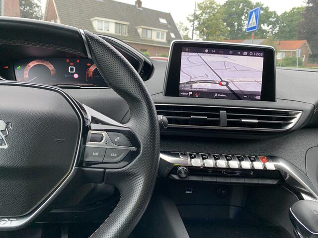 Peugeot 3008 130pk PT GT Line, Navi & CarPlay | Trekhaak
