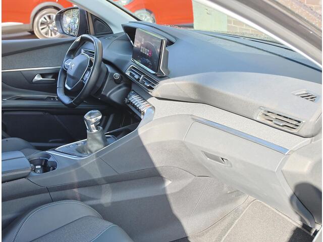 Peugeot 3008 SUV Blue Lease Allure 130PK | AppleCarPlay/AndroidAuto | Navigatie | Stoelverwarming | Cruise Control | Keyless | FULL LED | Camera | Isofix | Privacy Glass | Elektrische Klep | Trekhaak |