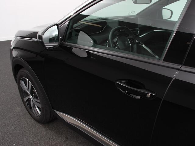 Peugeot 3008 1.2 PureTech Allure Climate control Adaptive cruise control Achteruitrijd camera Parkeersensoren Verwarmde voorstoelen LED Navigatie Apple Carplay/ Android Auto