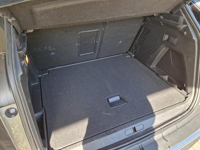 Peugeot 3008 1.2 PureTech GT | Achteruitrijcamera | Parkeersensoren V+A | Cruise & Climate control | Navi | Apple Carplay / Android Auto