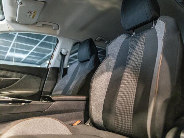 Peugeot 3008 1.2 130pk Blue Lease Executive Camera | Trekhaak | Carplay/Android | Navi