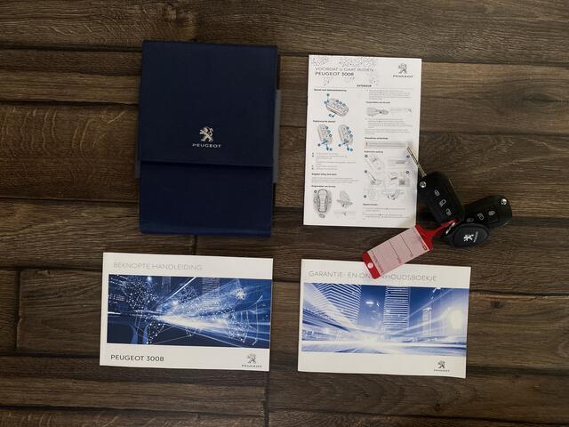 Peugeot 3008 1.2 PureTech Blue Lease Executive Automaat, Navigatie, PDC