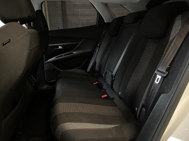 Peugeot 3008 1.2 PureTech Blue Lease Executive Automaat, Navigatie, PDC