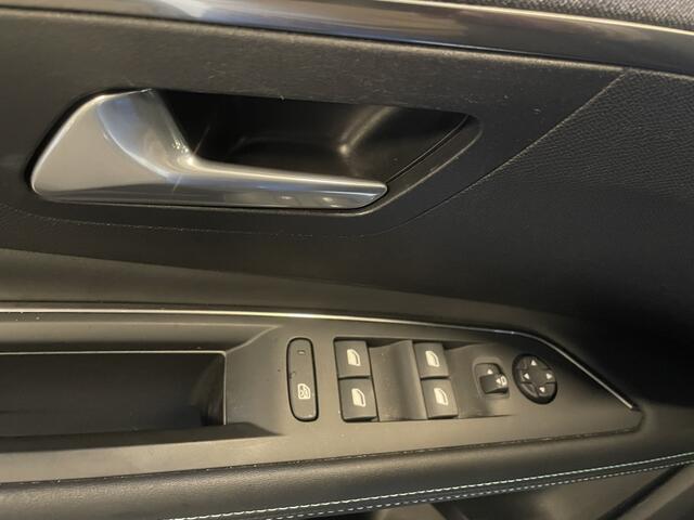 Peugeot 3008 1.2 PureTech Allure Pack 130 pk Automaat EAT8 Navigatie-Automatische achterklep-Adaptive cruise control-Verwarmde voorstoelen