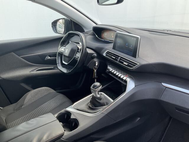 Peugeot 3008 1.2 PureTech Allure Trekhaak Cruise PDC Carplay Digitaal Clima Hoogzitter!