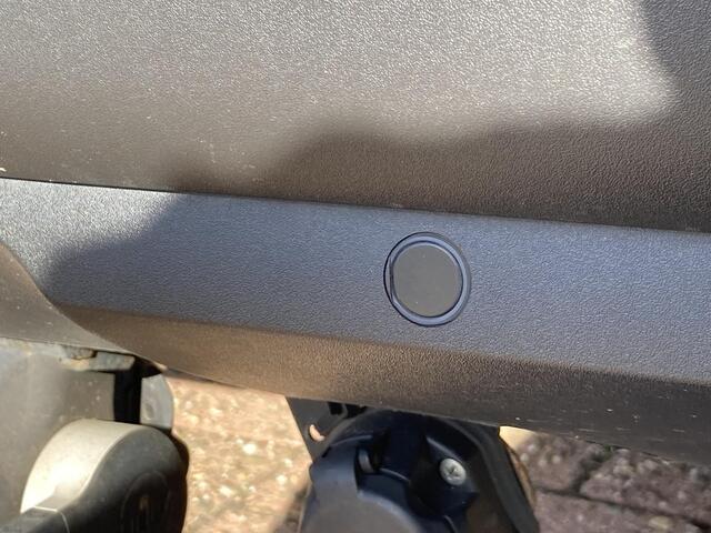 Peugeot 3008 1.6 PureTech GT | Apple carplay/Android auto | Navigatie | Keyless entry | Trekhaak | Stoelverwarming | Camera | Climate controp |Lichtmetalen velgen 18'' |