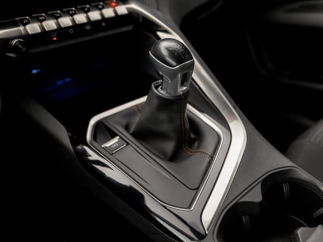 Peugeot 3008 1.2 PureTech Sport (APPLE CARPLAY, GROOT NAVI, LANE ASSIST, GETINT GLAS, SPORTSTOELEN, PARKEERSENSOREN, TREKHAAK, LM VELGEN, NIEUWE APK, NIEUWSTAAT)