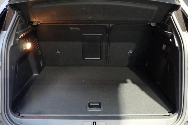Peugeot 3008 1.6 HYbrid 225 GT Pack Business / Pano / Massage / Focal / Camera