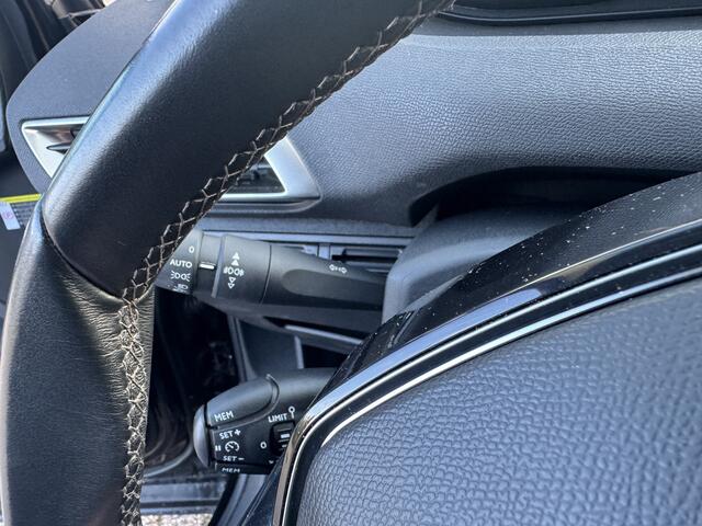 Peugeot 3008 1.2 PureTech Blue Lease Executive Leer/Stoelverw/Clima/Navi