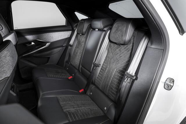 Peugeot 3008 1.2 Hybrid 145 GT | Dig. Cockpit | Adapt. Cruise | Stoel-+stuurverw. | PDC | Camera | NAV+App. Connect | ECC | 19" LM | 9126