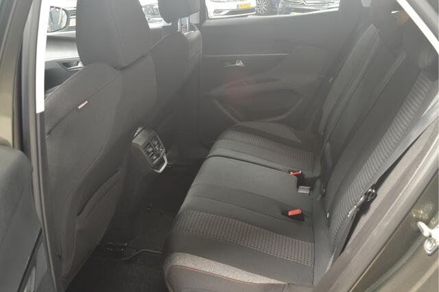 Peugeot 3008 1.2 PureTech Blue Lease Executive // AUTOMAAT // NAVI // TREKHAAK // CAMERA // CLIMA // NIEUWE DISTRIBUTIE //