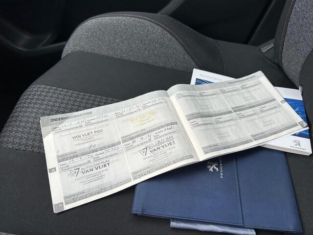 Peugeot 3008 1.2 PureTech Blue Lease Executive | CarPlay | Cruise | Dealer Onderhouden |