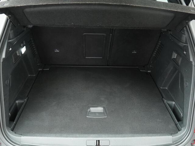 Peugeot 3008 1.6 e-THP GT Line Automaat - Schuifdak - Navigatie - Trekhaak - LED koplampen