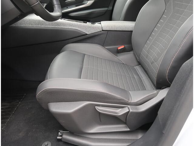 Peugeot 3008 1.2 Benzine Hybrid 136 Pk * Automaat * Allure * Navigatie * 1/2 Lederen Interieur * Keyless Entry & Start * Achteruitrij Camera * Vingerhoets Autobedrijf Bladel B.V.: Vierde Generatie Eersteklas Service ! Al meer dan 100 jaar een begrip in de Brabantse Ke