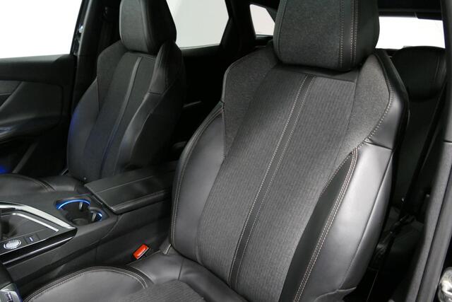 Peugeot 3008 1.2 PureTech GT Line / Apple carplay - Android Auto / Achteruitrijcamera / Navigatie / DAB+ / Dodehoek detectie / Cruise Control / 19'' LMV / Full LED / Keyless