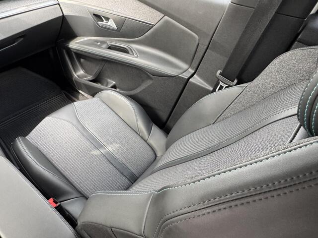 Peugeot 3008 1.6 HYbrid4 300PK Allure AWD Plug-in trekgewicht geremd 1250 KG/ Apple Carplay Android Auto / Climate Control / 360 Camera / Parkeersensoren achter / Adaptiv Cruise Control /