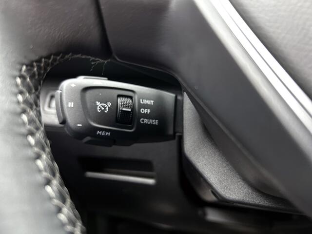 Peugeot 3008 Plug-in Hybrid 225pk Automaat Road Trip | Stoelverwarming | Trekhaak afn. | Adaptive Cruise |