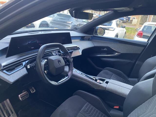 Peugeot 3008 1.2 Hybrid 145 GT | Automaat | Achteruitrijcamera | Electronic climate control | Voorstoelen verwarmd | Parkeersensoren voor en achter