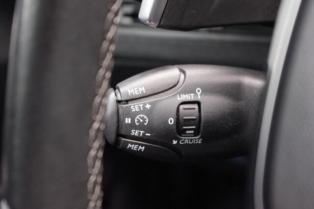 Peugeot 3008 1.2 PureTech 130 PK Automaat Blue Lease Premium, Trekhaak, Cruise Control, Camera