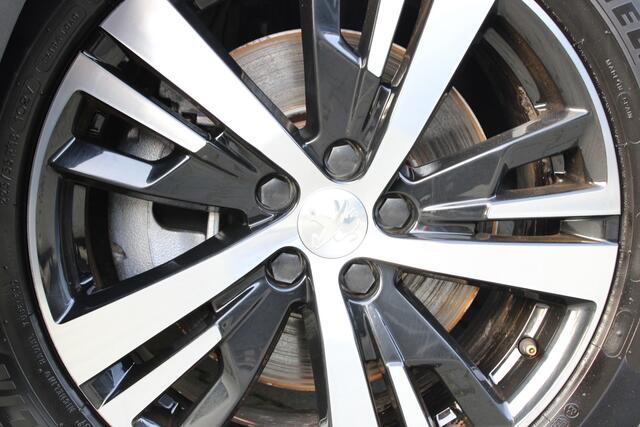 Peugeot 3008 1.6 plug-in Hybrid GT 300-pk - Panoramadak - 18 inch - Adaptive cruise control -Stoelverwarming - Zwart metallic