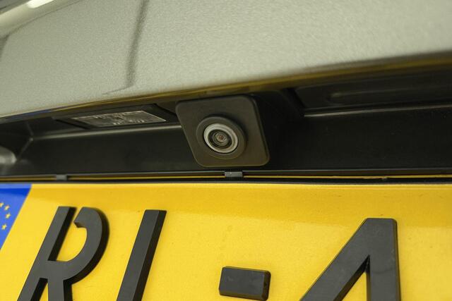 Peugeot 3008 1.2 PureTech Blue Lease Premium 130 PK | Handgeschakeld | Camera | Start/stop | Parkeersensor | Elektrisch bedienbare achterklep | Mirror Screen | 1e eigenaar