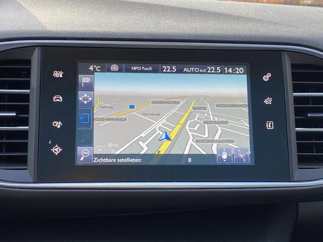 Peugeot 308 SW 1.2 PureTech Blue Lease Premium NL-auto met o.a. pano, navi, LED, camera, etc.