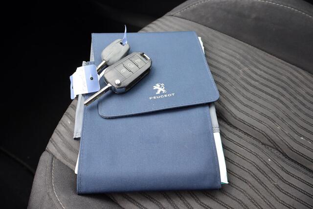 Peugeot 308 1.6 BlueHDi Allure Navigatie, Cruise control, Lichtmetalen wielen, Parkeersensoren
