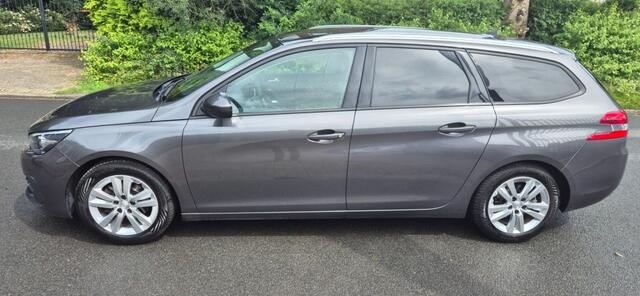 Peugeot 308 1.2 Pure Tech Bleu Lease Executive*panorama*navi*Trekhaak*NAP