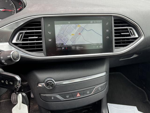 Peugeot 308 SW 1.2 PureTech Blue Lease Premium 131PK / DRIEM VV / PANORAMADAK / COGNAC LEDER / STOELVERW / CLIMA / CARPLAY / DAB+ / NAVI / NL-AUTO
