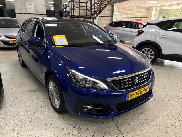 Peugeot 308 1.2 110 PK / Panodak / Trekhaak / Navi / Climat / Dab / Cruise