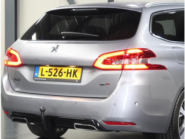 Peugeot 308 SW 130PK HDi GT | AppleCarPlay/AndroidAuto | Glazendak | Navigatie | Cruise Control | Climate Control | Camera | Massage | Keyless | LEER | Stoelverwarming | Privacy Glass | Isofix | Trekhaak |