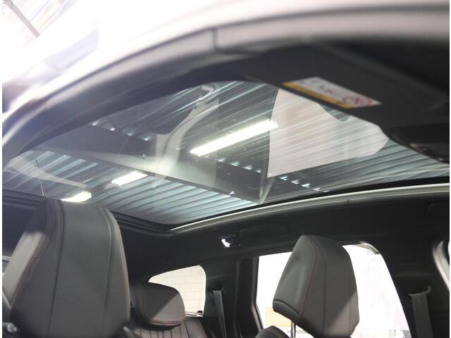 Peugeot 308 SW 130PK HDi GT | AppleCarPlay/AndroidAuto | Glazendak | Navigatie | Cruise Control | Climate Control | Camera | Massage | Keyless | LEER | Stoelverwarming | Privacy Glass | Isofix | Trekhaak |