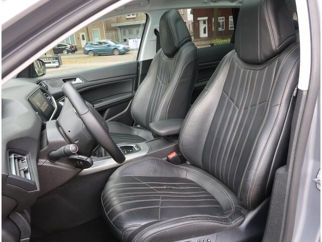 Peugeot 308 SW 130 Pk Premium Allure SW Benzine Zwart Lederen Bekleding * Elektrisch en Verwarmde Stoelen met Massage * Panoramadak * Achteruitrij Camera * Dodehoekdetectoren * L.M. Velgen * Navigatie * Climate & Cruise Control * Vingerhoets; Vierde Generatie Eerstek