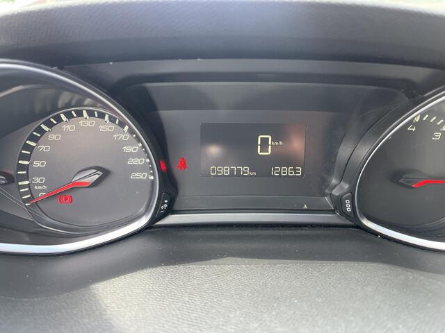 Peugeot 308 1.2 PureTech Style Zeer goed onderhouden van eerste eigenaar, Navi, pdc, donker glas, metallic, sportstoelen etc