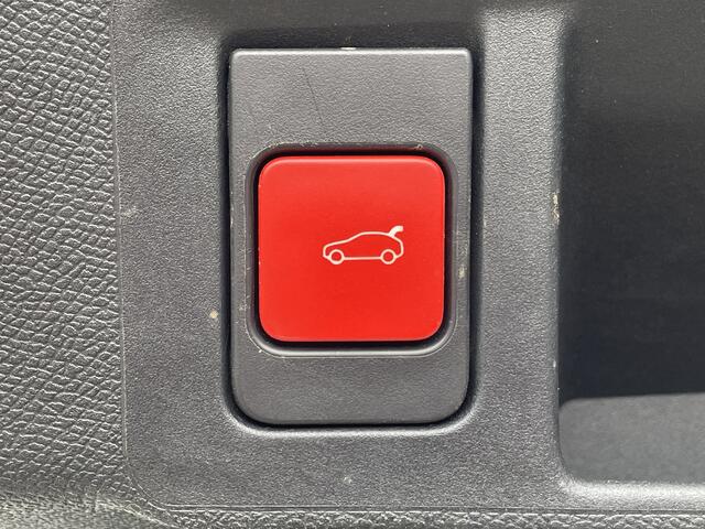 Peugeot 308 SW 180pk Plug-in Hybrid GT (Leder incl geheugen - Stoel-/-stuurverwarming - Focal Electra - Adaptieve Cruise Controle - Elektrische klep - 360gr Camera)