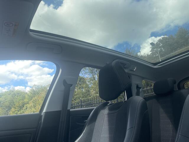 Peugeot 308 SW 1.2 PureTech Blue Lease Premium . Parkeersensoren . Panoramadak . Camera