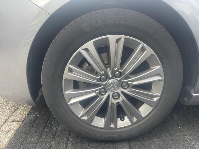 Peugeot 308 SW 1.2 PureTech Blue Lease Premium . Parkeersensoren . Panoramadak . Camera