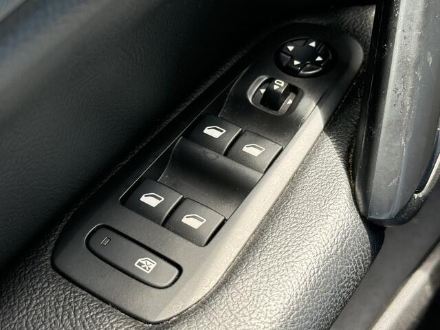 Peugeot 308 SW BWJ 2019 1.2 131 PK Blue Lease Premium NIEUWE DISTR.RIEM!! AUTOMAAT | PANORAMA | LEDER | CLIMA | ANDROID AUTO | APPLE CARPLAY | MULTIFUNCT. STUUR