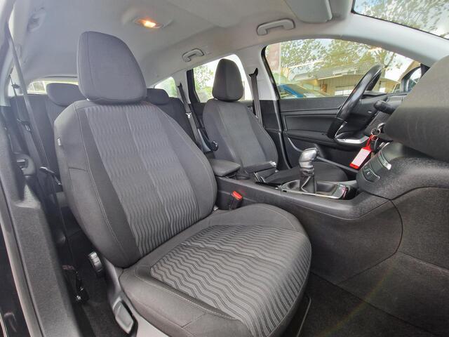 Peugeot 308 SW 1.2 PureTech Blue Lease | Trekhaak | Navi | Airco & Cruise Control |