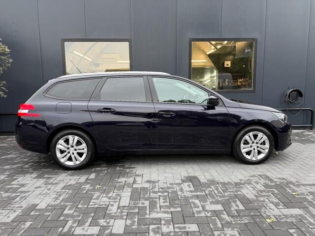 Peugeot 308 1.2 Puretech Blue Lease Executive / Navi/ Pano / PDC