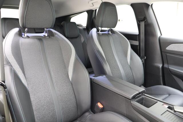 Peugeot 308 SW 1.2 PureTech Allure | Apple carplay/Android auto | Parkeercamera V + A | Electronic climate control | Draadloze telefoonlader | Stoelverwarming | Navigatie | Parkeersensoren V+A |