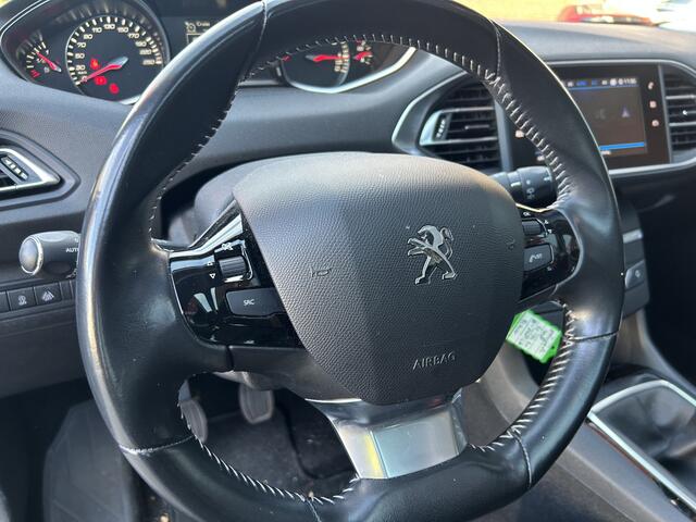 Peugeot 308 1.2 PureTech Blue Lease Executive PERFECT ONDERHOUDEN!! // NAVI + CARPLAY // PANO-DAK // CLIMA // PDC V+A // TREKHAAK!!