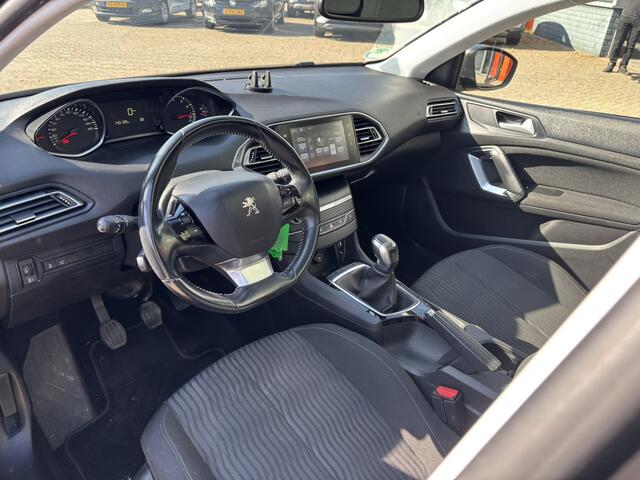 Peugeot 308 1.2 PureTech Blue Lease Executive / Cruise Control / Allseason Banden / Trekhaak /